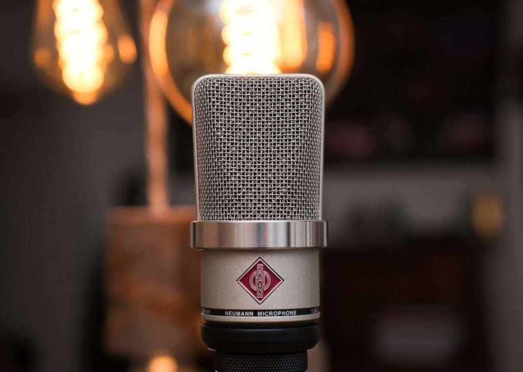 Neumann TLM 102 voor podcast opnemen in de studio of luisterboek opnemen.