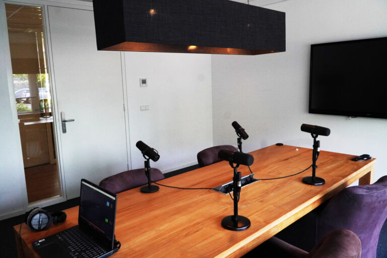 podcast studio huren voor zakelijke en serieuze podcasts.